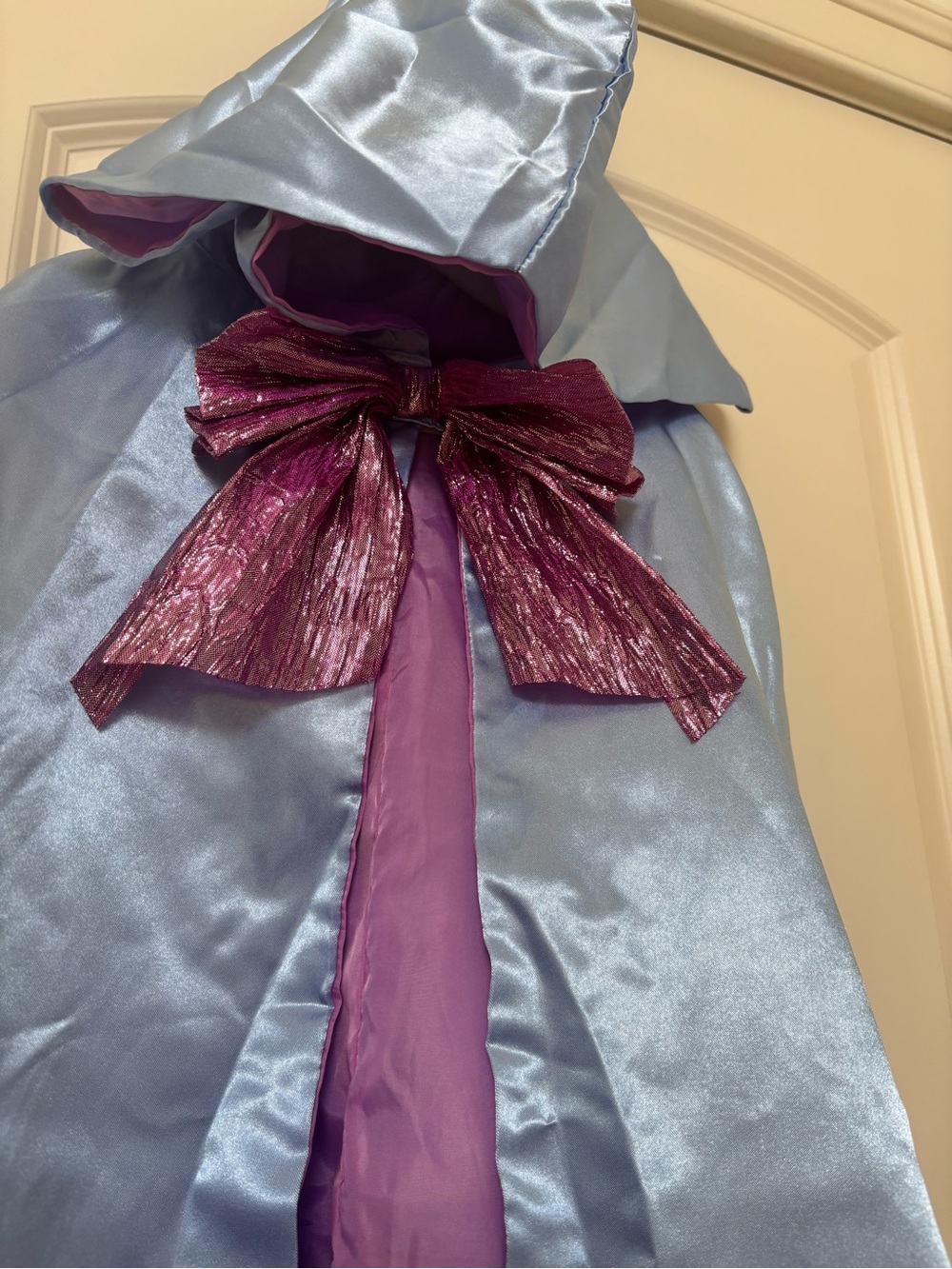Disney Cinderella’s Fair Godmother Cape - Picture 3 of 6